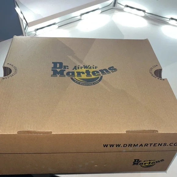 DR. MARTENS SMOOTH LEATHER PLATFORM CHELSEA BOOTS - Picture 12 of 12